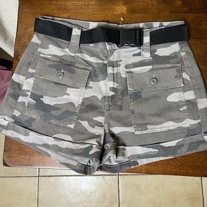 American Eagle camo shorts New never used
